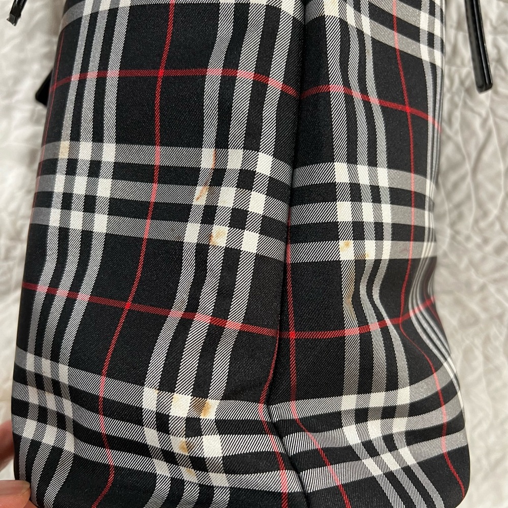 Burberry Bucket - Picture 5 of 9